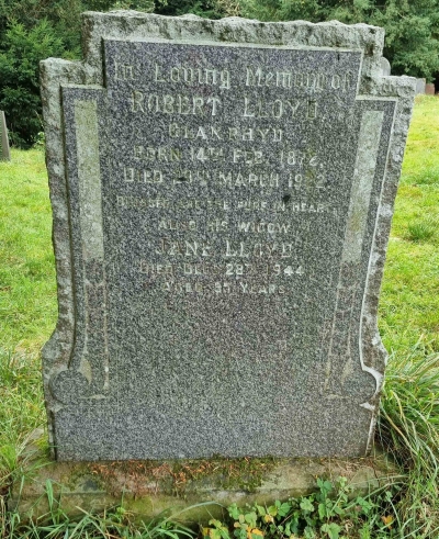 Robert Lloyd gravestone
